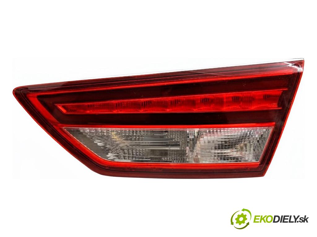 SEAT LEON III Kombi 2015 110 kW 2.0 TDI 1968 Svetlo pravy zad vnútorná