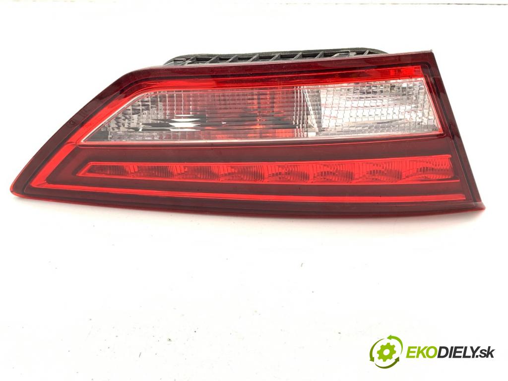 SEAT LEON III Kombi 2015 110 kW 2.0 TDI 1968 světlo levý zadní část vnitřní 