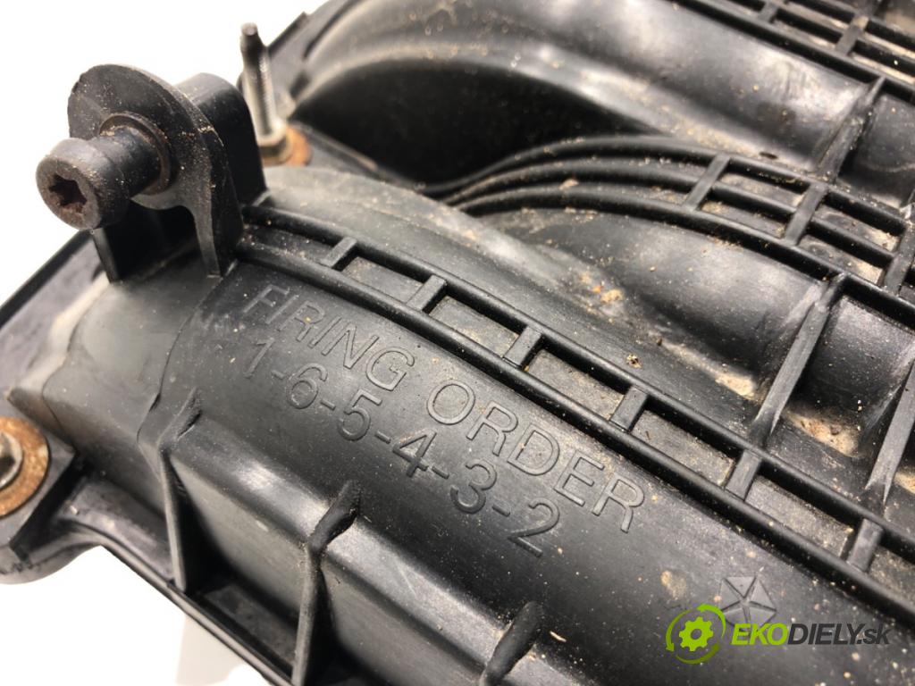 JEEP GRAND CHEROKEE WK samochód terenowy zamknięty 2006 148 kW 3.7 V6 4x4 3700 potrubí sání 53032803AA (Sací potrubí)