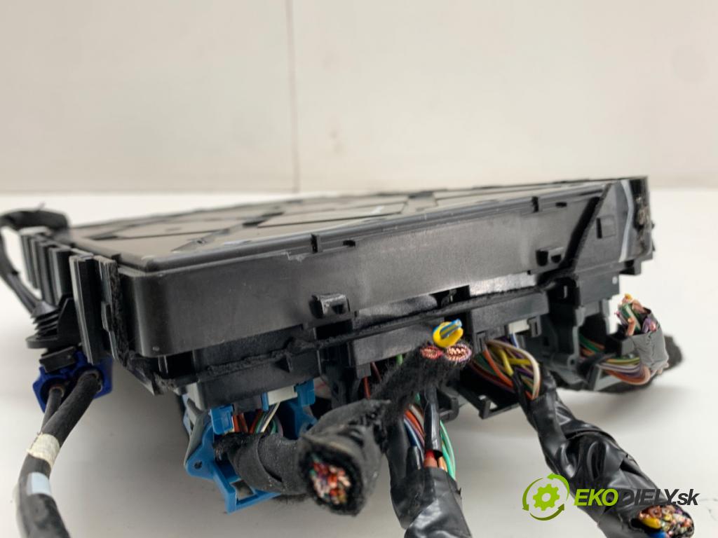 JEEP GRAND CHEROKEE WL SUV 2021 210 kW 3.6 4WD 3604 modul komfortu 68374988AN (Komfortní modul)