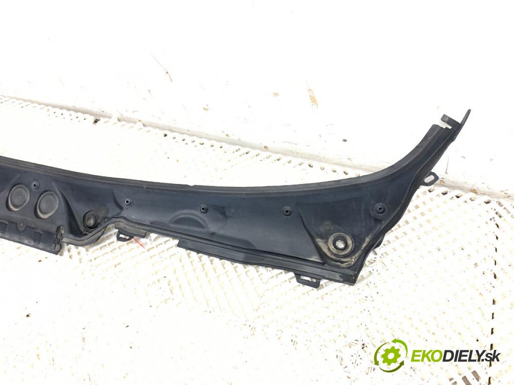 BMW F30 sedan 2014 155 kW 325 d 1995 Torpédo, plast pod čelné okno 74850610 (Torpédo (plast pod čelným sklom))