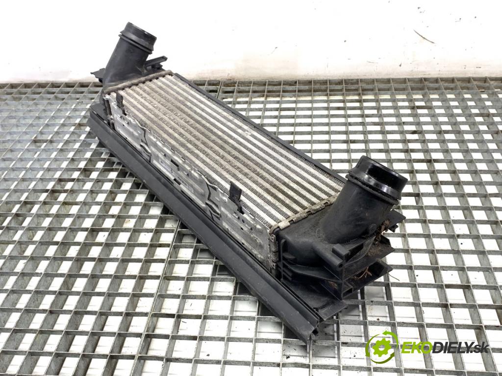 BMW F30 sedan 2014 155 kW 325 d 1995 intercooler 7600532 (Intercooler (chladič stlačeného vzduchu))