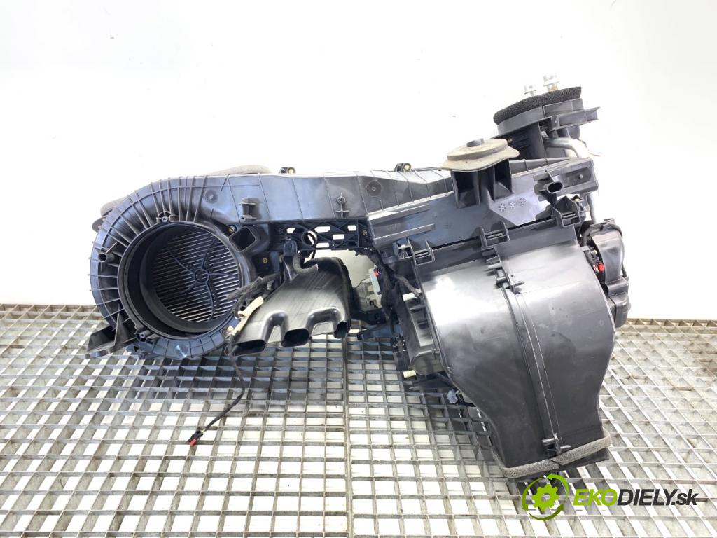 JEEP GRAND CHEROKEE WL SUV 2021 210 kW 3.6 4WD 3604 Výhrevné teleso, radiátor kúrenia KOMBAJN 68379744AB