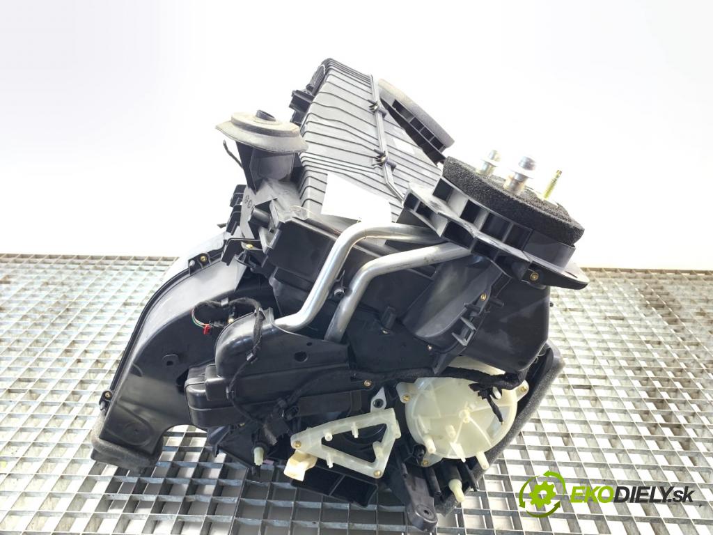 JEEP GRAND CHEROKEE WL SUV 2021 210 kW 3.6 4WD 3604 topné těleso radiátor topení KOMBAJN 68379744AB