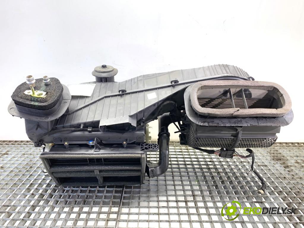 JEEP GRAND CHEROKEE WL SUV 2021 210 kW 3.6 4WD 3604 topné těleso radiátor topení KOMBAJN 68379744AB