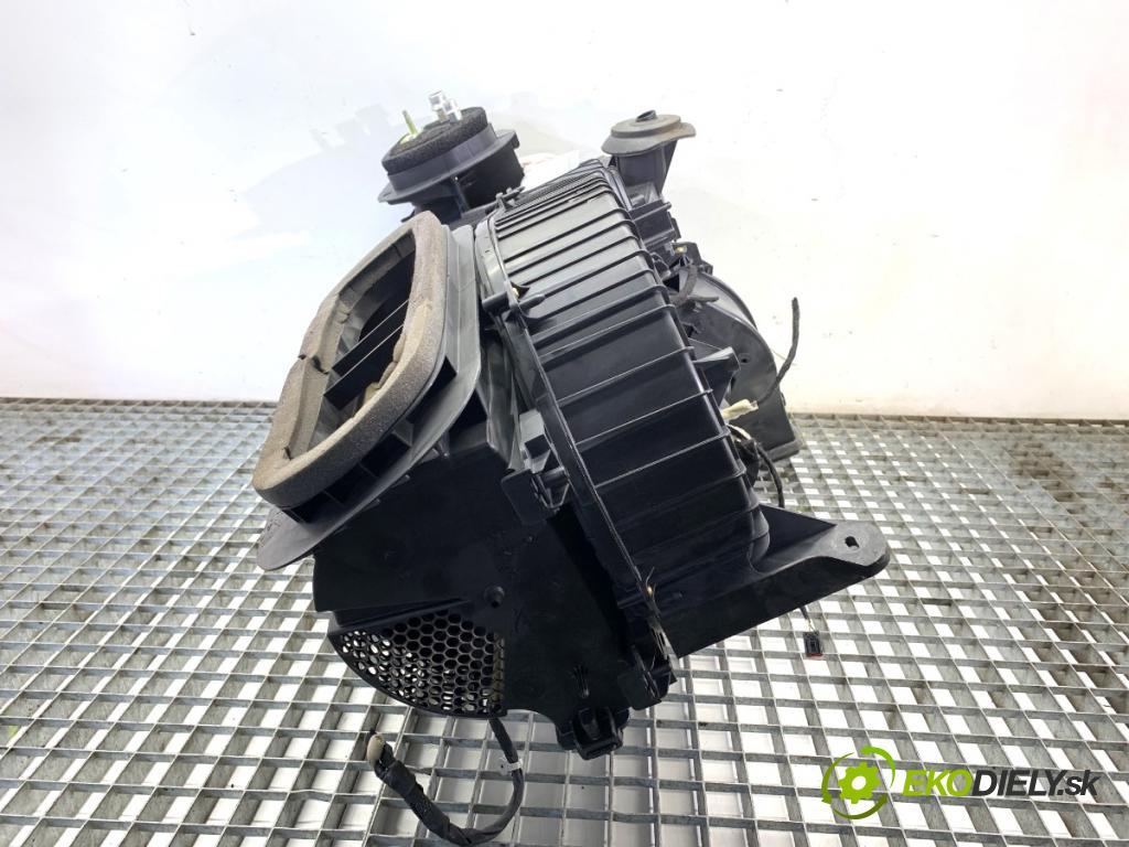JEEP GRAND CHEROKEE WL SUV 2021 210 kW 3.6 4WD 3604 topné těleso radiátor topení KOMBAJN 68379744AB