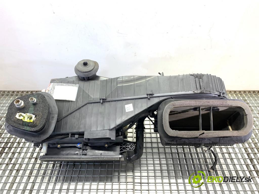 JEEP GRAND CHEROKEE WL SUV 2021 210 kW 3.6 4WD 3604 topné těleso radiátor topení KOMBAJN 68379744AB
