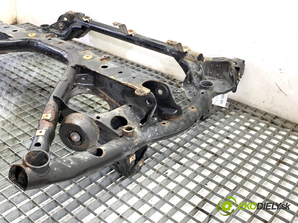 BMW F30 sedan 2014 155 kW 325 d 1995 výztuha pod motor  (Přední výztuha)