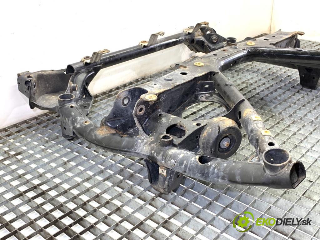 BMW F30 sedan 2014 155 kW 325 d 1995 výztuha pod motor  (Přední výztuha)