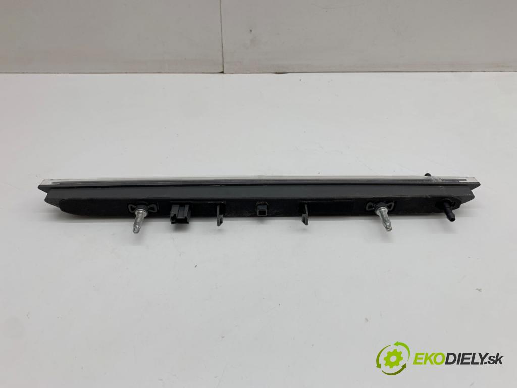 PEUGEOT 308 SW II Kombi 2014 88 kW 1.6 BlueHDi 120 1560 světlo brzdových světel 9688016380A
