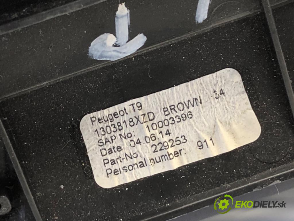 PEUGEOT 308 SW II Kombi 2014 88 kW 1.6 BlueHDi 120 1560 mří topení levý přední část 1303818XZD