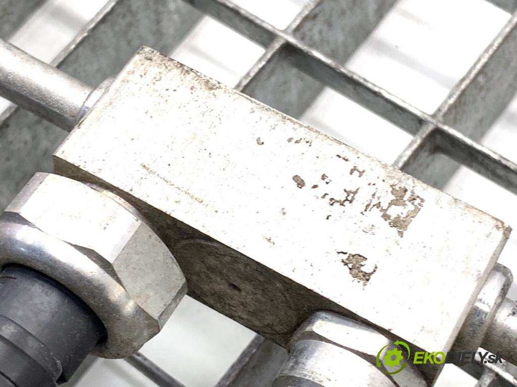 LEXUS NX SUV 2015 145 kW 300h AWD (AYZ15) 2494 rúrka klimatizace  (Trubka klimatizace)