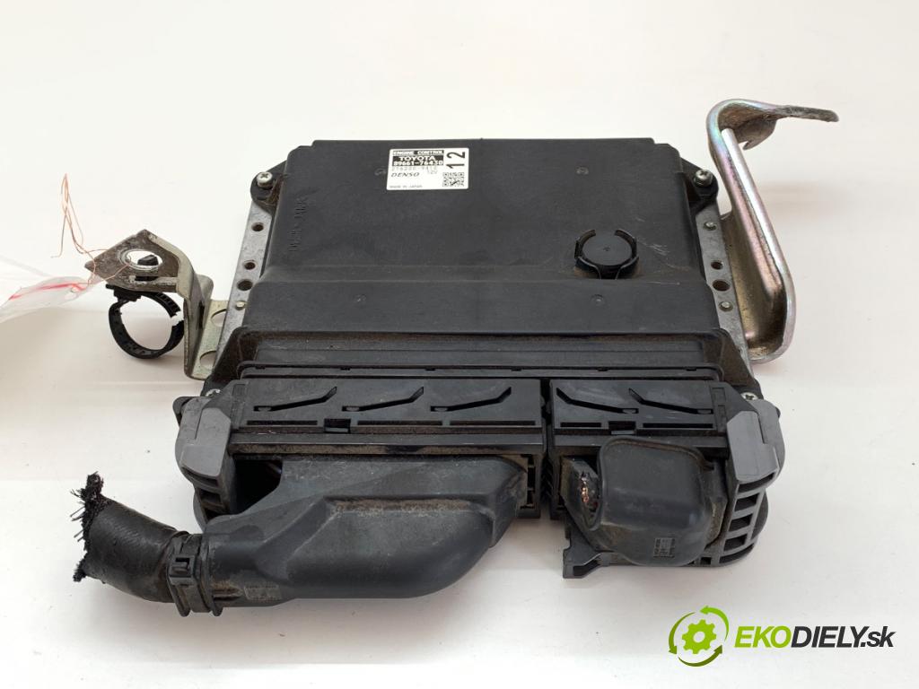 LEXUS CT liftback 2020 100 kW 200h (ZWA10_) 1798 řídící jednotka motora 89661-76430 (Řídicí jednotka)