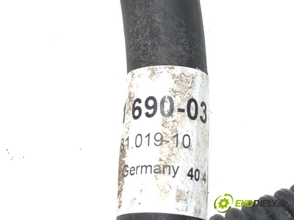 BMW F30 sedan 2014 155 kW 325 d 1995 trubka ostřikovačů světel XENON 7241690