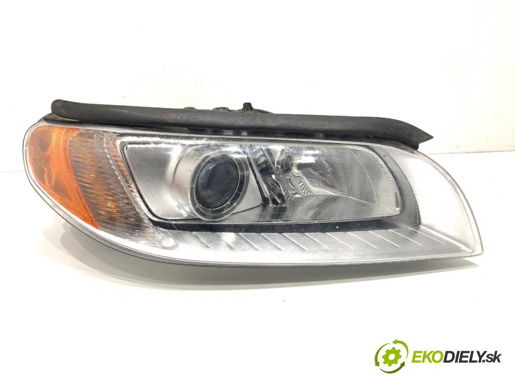 VOLVO V70 III Kombi 2010 170 kW 2.5 T 2521 světlomet pravý přední část 31214348