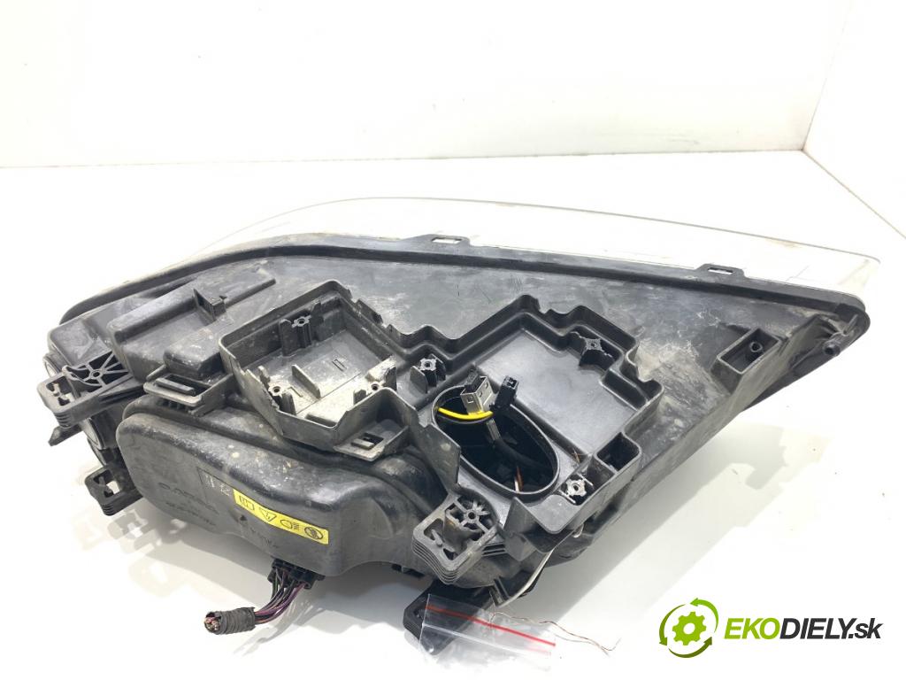 VOLVO V70 III Kombi 2010 170 kW 2.5 T 2521 světlomet pravý přední část 31214348