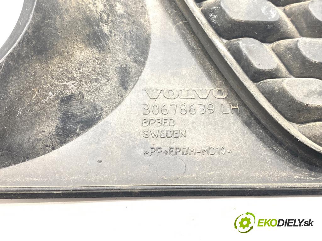 VOLVO V70 III Kombi 2010 170 kW 2.5 T 2521 mří nárazníka levý přední část 30678639