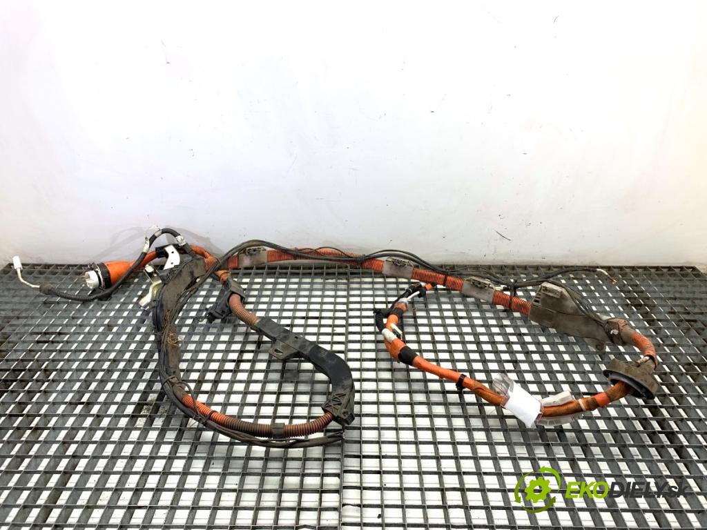LEXUS CT liftback 2020 100 kW 200h (ZWA10_) 1798 trubka vysokého NAPĚTÍ: 8216476050