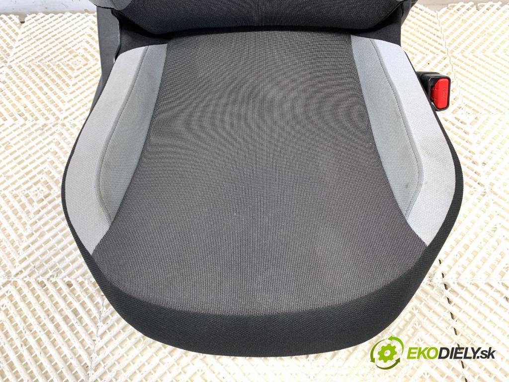 TOYOTA AYGO II liftback 2014 51 kW 1.0 (KGB40) 998 Sedadlo pravy predný