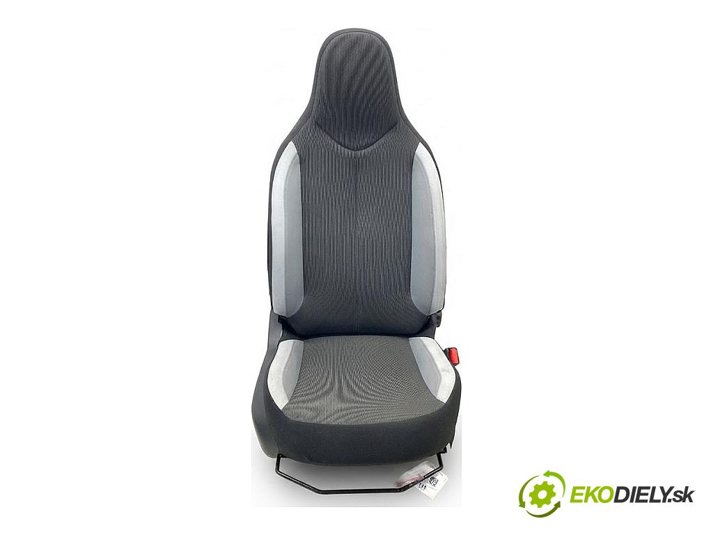 TOYOTA AYGO II liftback 2014 51 kW 1.0 (KGB40) 998 Sedadlo pravy predný