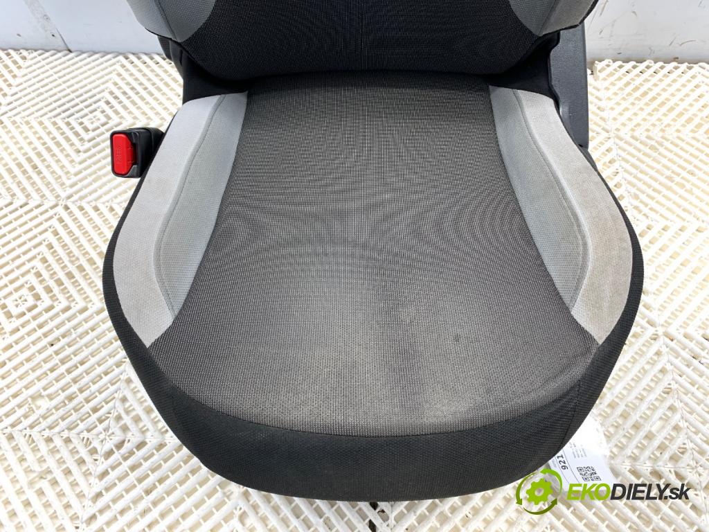 TOYOTA AYGO II liftback 2014 51 kW 1.0 (KGB40) 998 Sedadlo ľavy predný