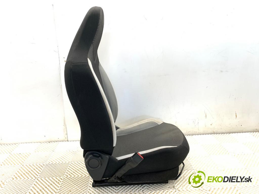TOYOTA AYGO II liftback 2014 51 kW 1.0 (KGB40) 998 Sedadlo ľavy predný