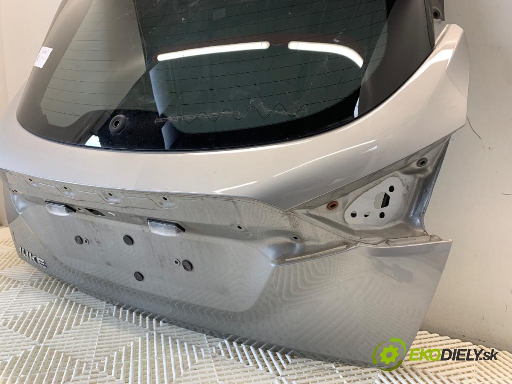 NISSAN JUKE SUV 2023 84 kW 1.0 999 kapota zadní část