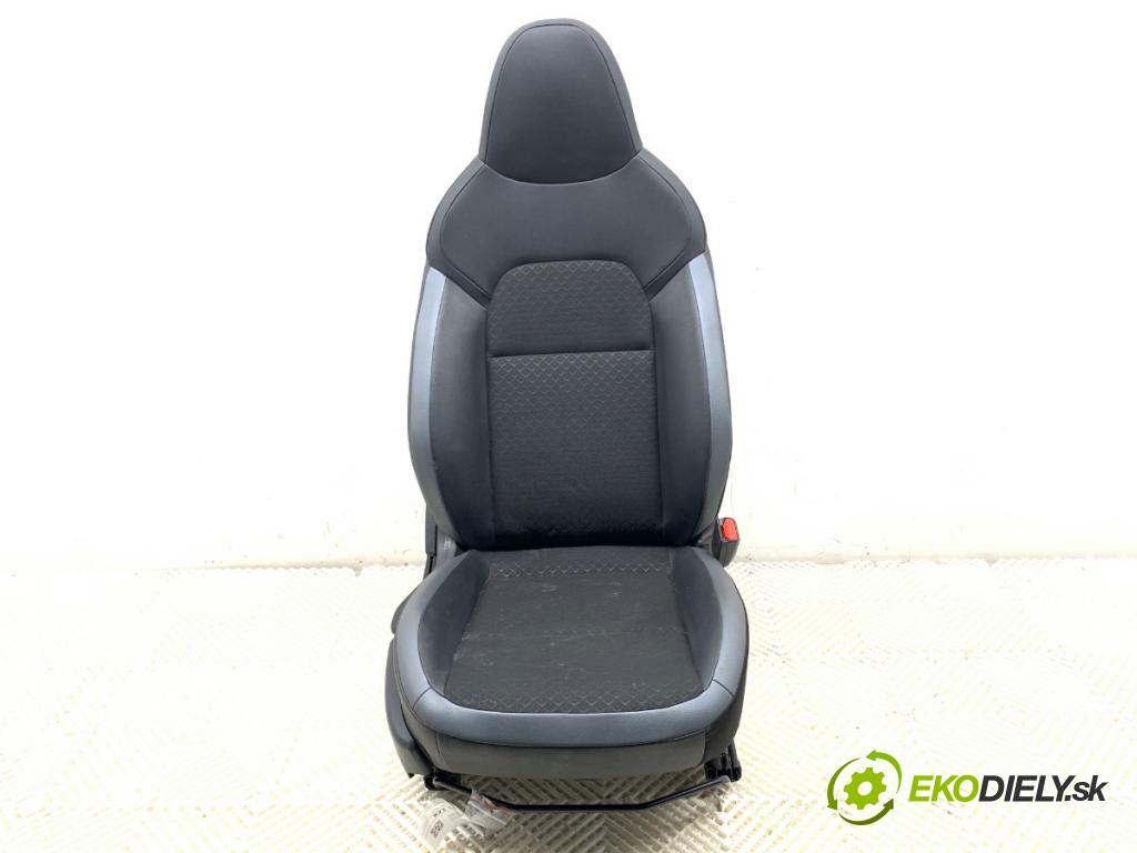 NISSAN JUKE SUV 2023 84 kW 1.0 999 Sedadlo pravy predný 