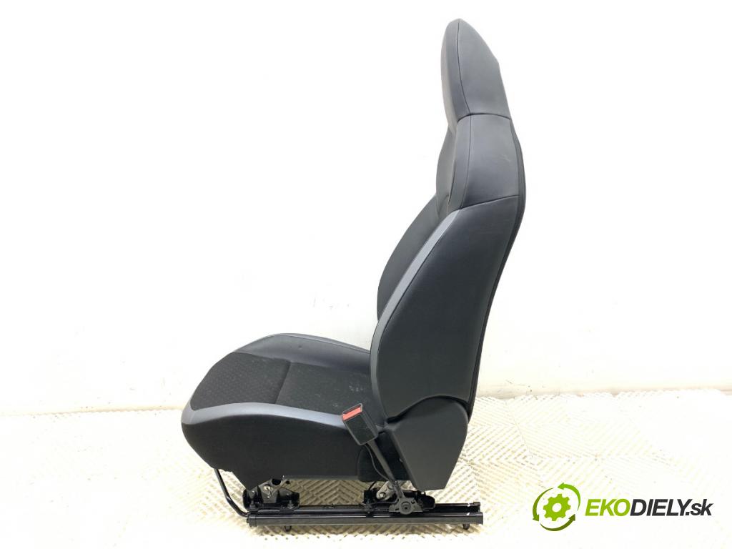 NISSAN JUKE SUV 2023 84 kW 1.0 999 Sedadlo pravy predný