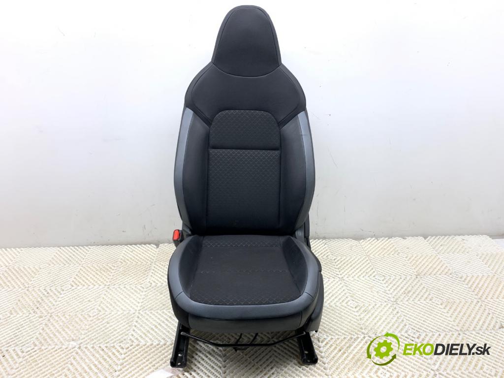 NISSAN JUKE SUV 2023 84 kW 1.0 999 Sedadlo ľavy predný 