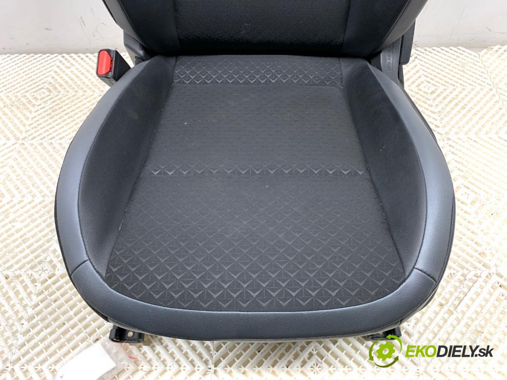 NISSAN JUKE SUV 2023 84 kW 1.0 999 Sedadlo ľavy predný