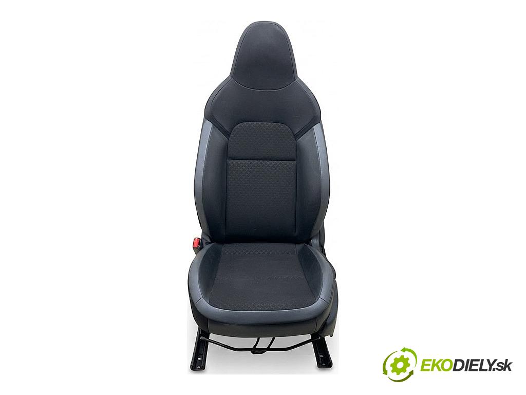 NISSAN JUKE SUV 2023 84 kW 1.0 999 Sedadlo ľavy predný