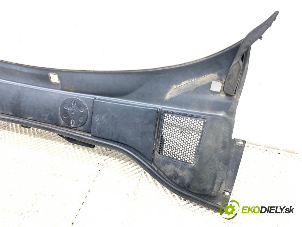 VOLVO V70 III Kombi 2010 170 kW 2.5 T 2521 Torpédo, plast pod čelné okno 31278077 (Torpédo (plast pod čelným sklom))