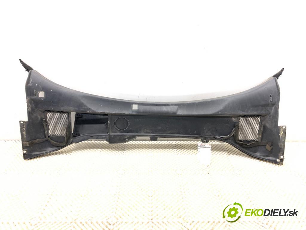 VOLVO V70 III Kombi 2010 170 kW 2.5 T 2521 Torpédo, plast pod čelné okno 31278077 (Torpédo (plast pod čelným sklom))