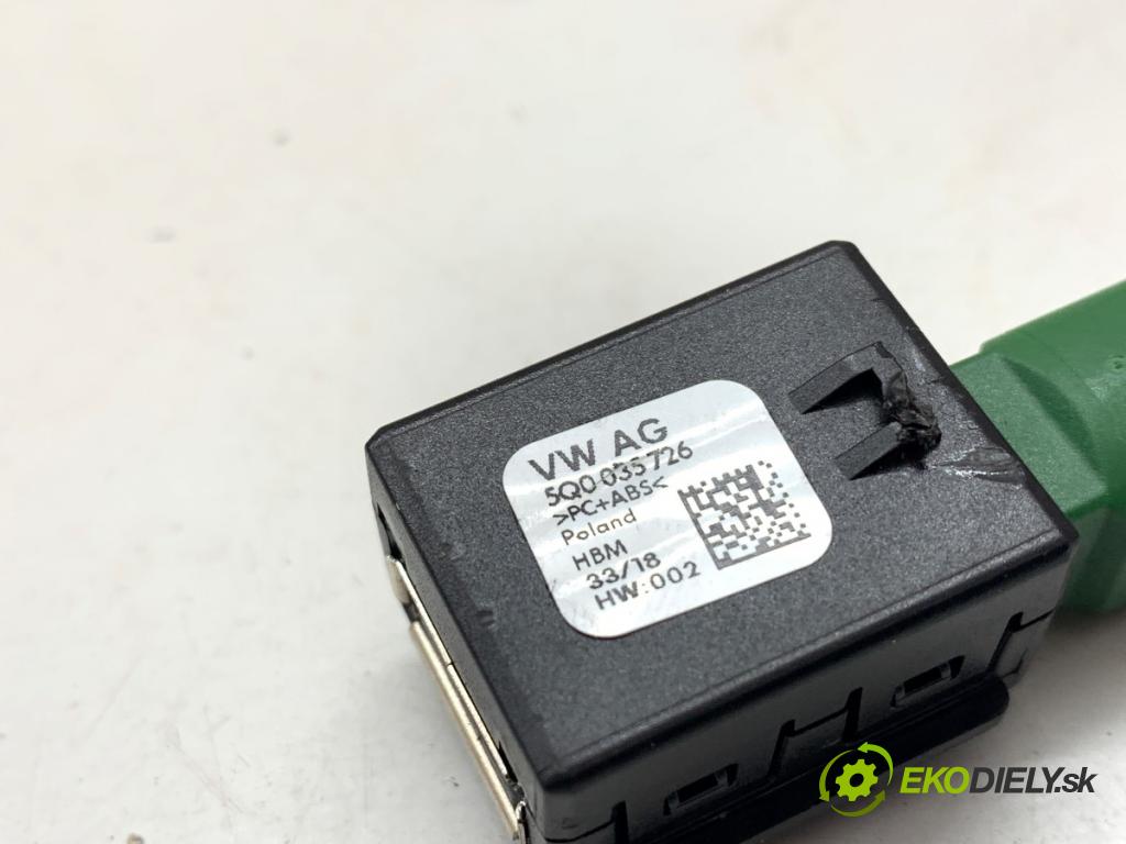 VW POLO VI liftback 2018 70 kW 1.0 TSI 999 HNÍZDO: USB 5Q0035726
