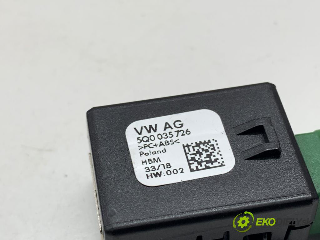 VW POLO VI liftback 2018 70 kW 1.0 TSI 999 HNÍZDO: USB 5Q0035726