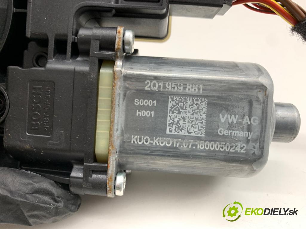 VW POLO VI liftback 2018 70 kW 1.0 TSI 999 motor sťahovaní okna levý přední část 2Q1959881