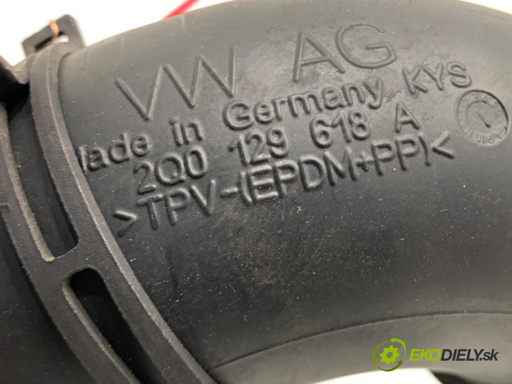 VW POLO VI liftback 2018 70 kW 1.0 TSI 999 Rúra vzduchu 2Q0129618A