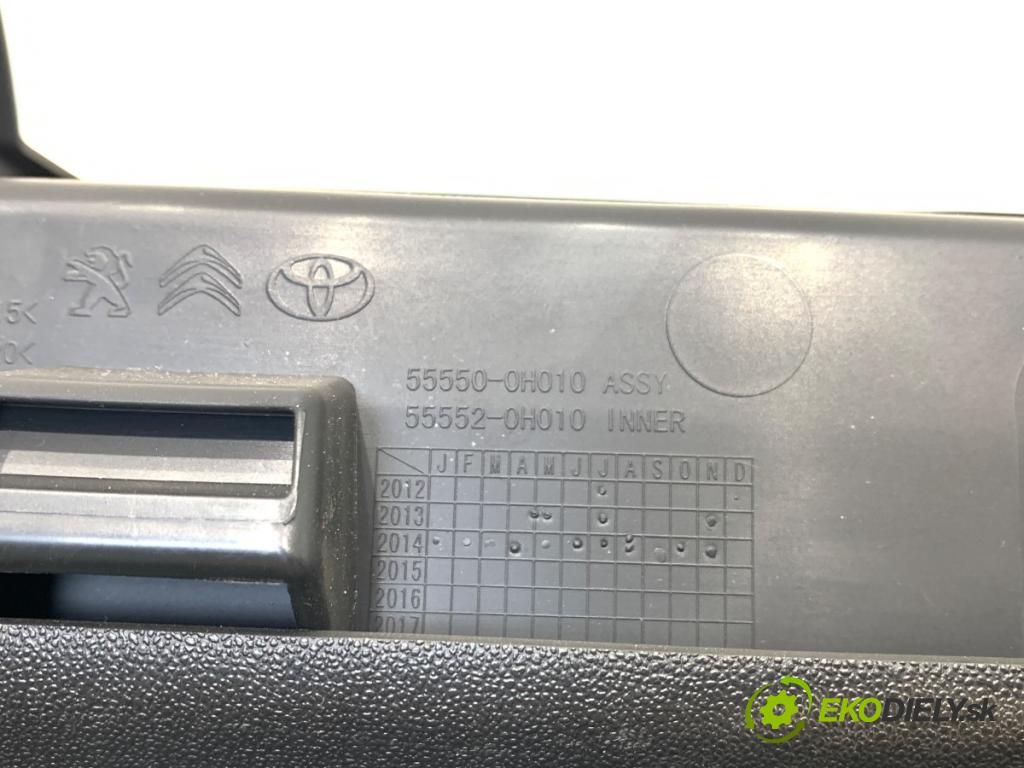 TOYOTA AYGO II liftback 2014 51 kW 1.0 (KGB40) 998 přihrádka kastlík spolujezdce 55550-0H010 (Přihrádka (kastlík))