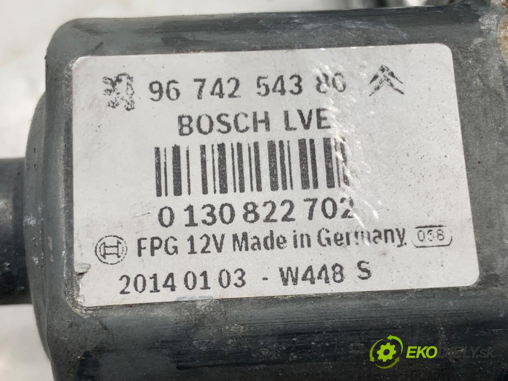 PEUGEOT 208 I liftback 2014 60 kW 1.2 VTI 82 1199 mechanismus okna pravý přední část 9673154380