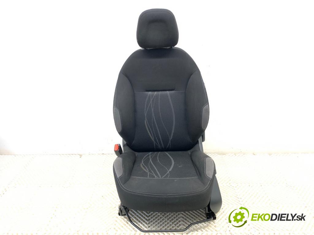 PEUGEOT 208 I liftback 2014 60 kW 1.2 VTI 82 1199 Sedadlo ľavy predný 