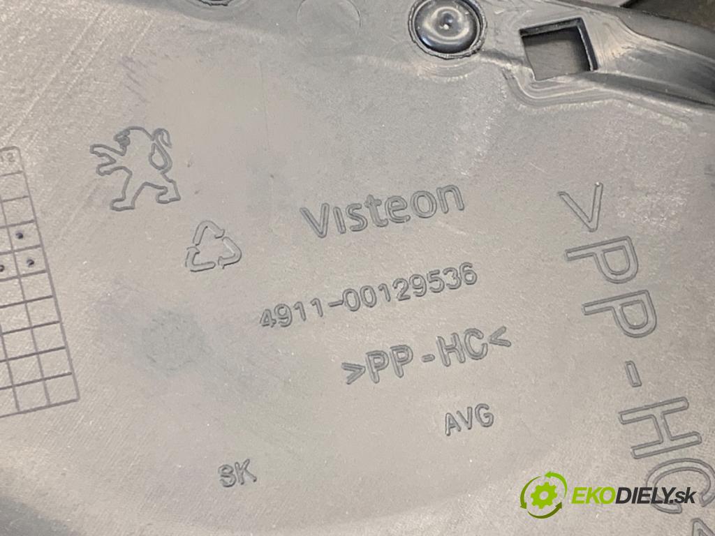 PEUGEOT 208 I liftback 2014 60 kW 1.2 VTI 82 1199 ča dveře levý přední část