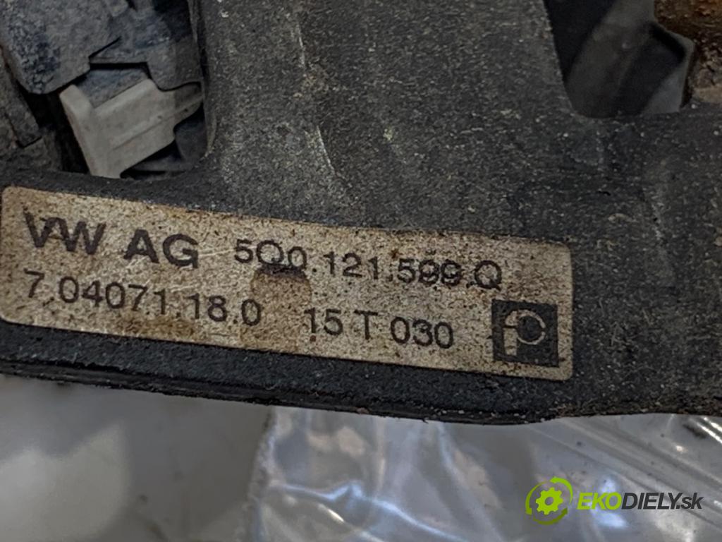 SEAT LEON III Kombi 2015 110 kW 2.0 TDI 1968 DALŠÍ: pumpa vody 5Q0965561B (Vodní pumpa)