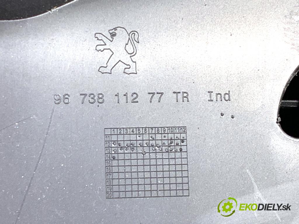 PEUGEOT 208 I liftback 2014 60 kW 1.2 VTI 82 1199 přihrádka kastlík spolujezdce 9673811277 (Přihrádka (kastlík))