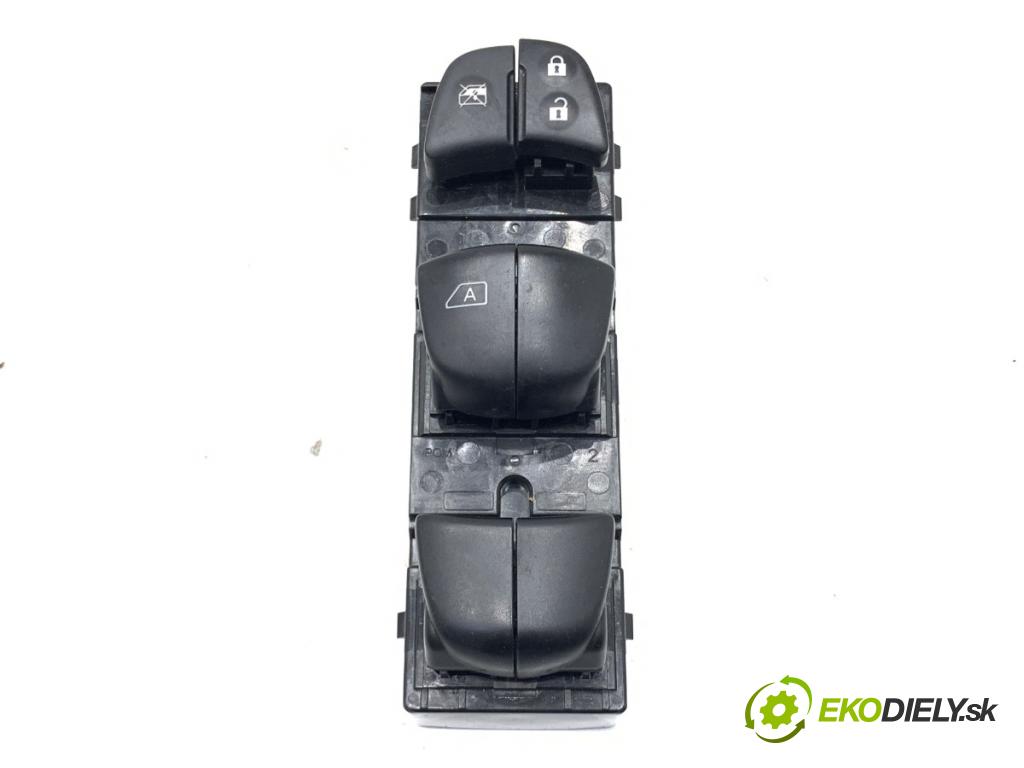 NISSAN JUKE SUV 2023 84 kW 1.0 999 Prepínač okien  (Prepínacie páčky pod volantom)