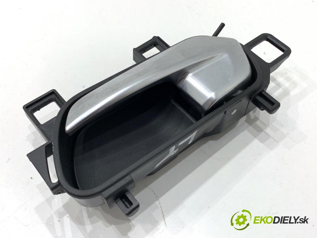 NISSAN JUKE SUV 2023 84 kW 1.0 999 Kľučka vnútorná ľavy zad 806715FA6A