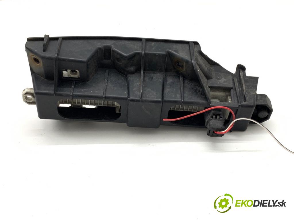 TOYOTA AYGO II liftback 2014 51 kW 1.0 (KGB40) 998 světlo DRL: pravý přední část