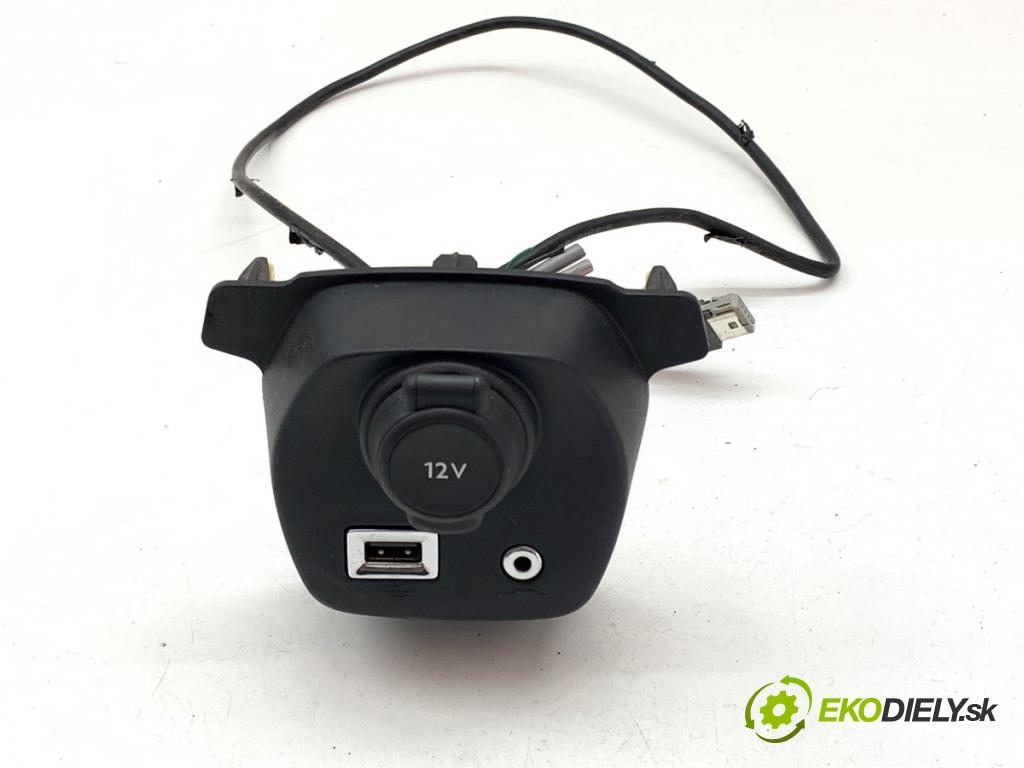 TOYOTA AYGO II liftback 2014 51 kW 1.0 (KGB40) 998 HNÍZDO: USB 55477-0H010