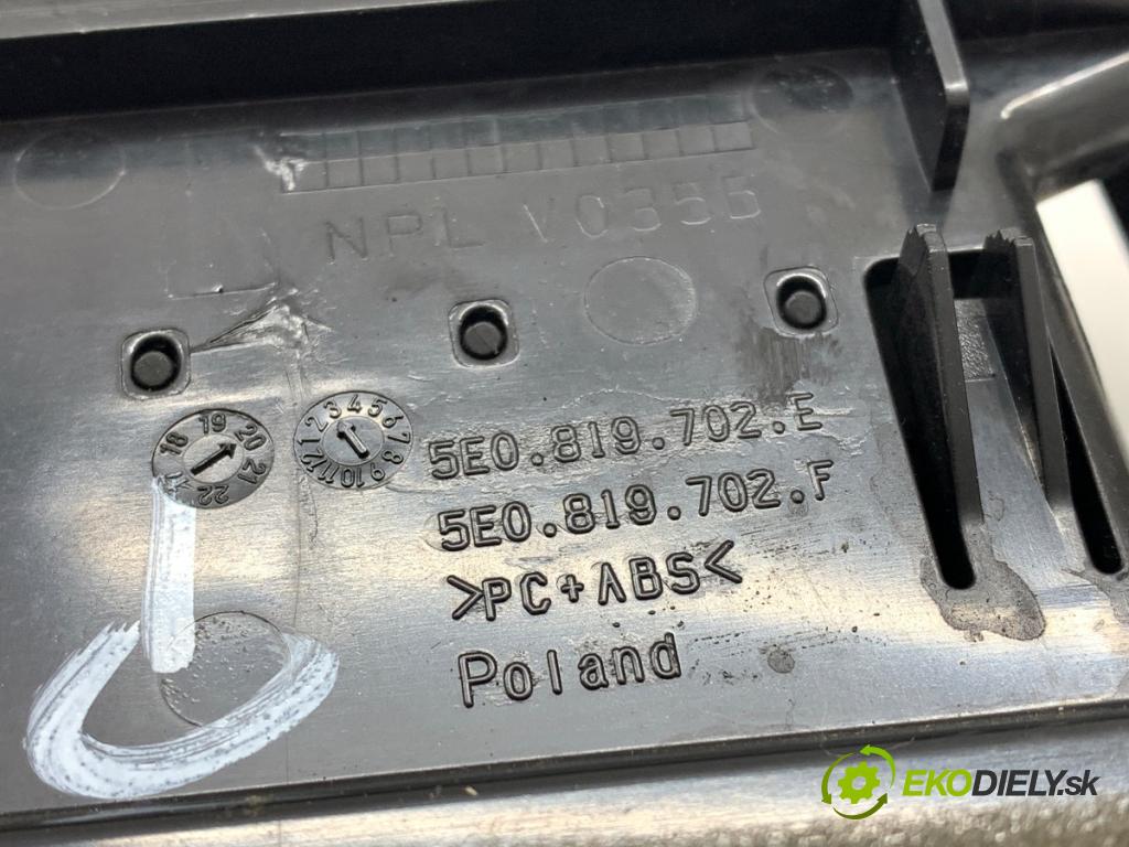 SKODA OCTAVIA III Kombi 2018 110 kW 2.0 TDI 1968 mří topení pravý přední část 5E0819702E
