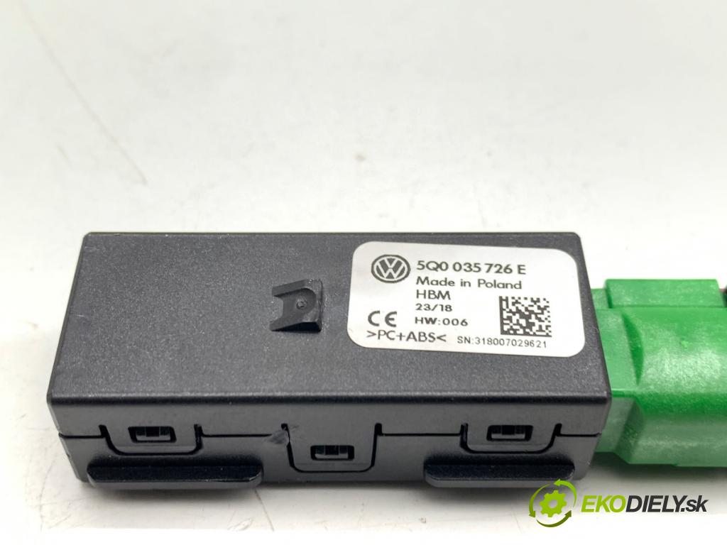SKODA OCTAVIA III Kombi 2018 110 kW 2.0 TDI 1968 HNÍZDO: USB 5Q0035726E